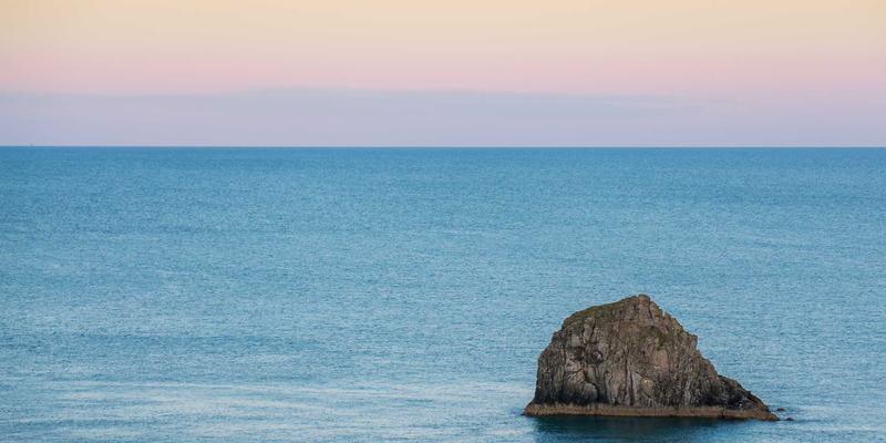 蒸汽波美学与情感关系重构：数字时代的婚恋交友新指南